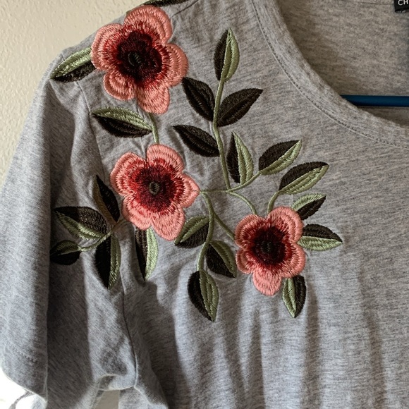 Chelsea & Theodore Embroidered Floral Short Sleeve Cute Top Womens Size Small - Picture 2 of 8